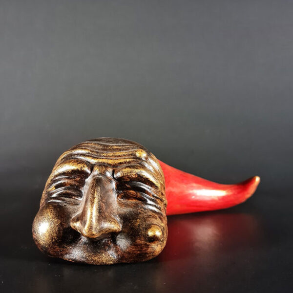 Cuerno grande con máscara de Pulcinella C409