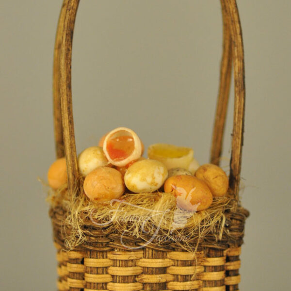 Basket with eggs L42019