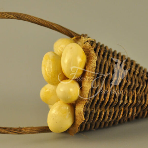 Basket with eggs L83030