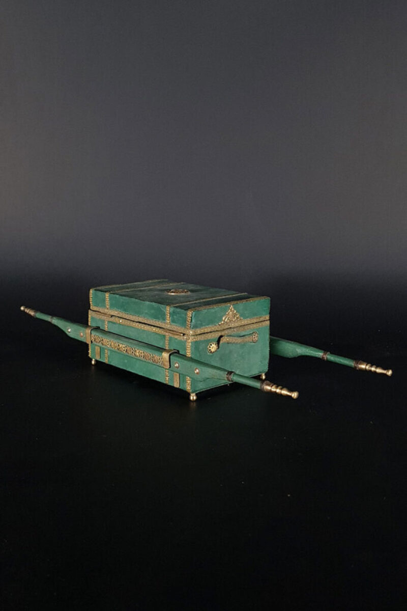 Sedan Chair L70200